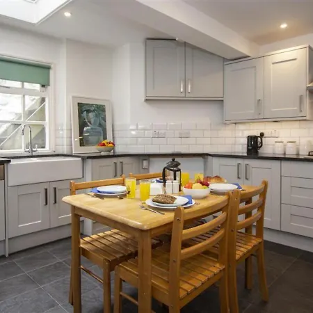 4 Draycott Terrace * St Ives (Cornwall)